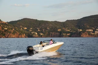 Bayliner VR4 Outboard