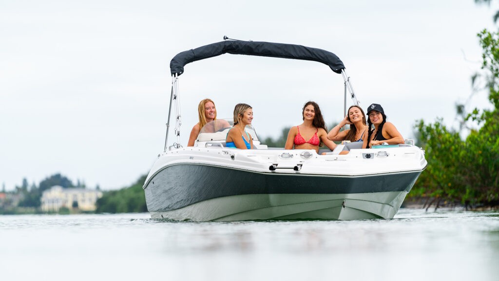 NauticStar 193SC Deck