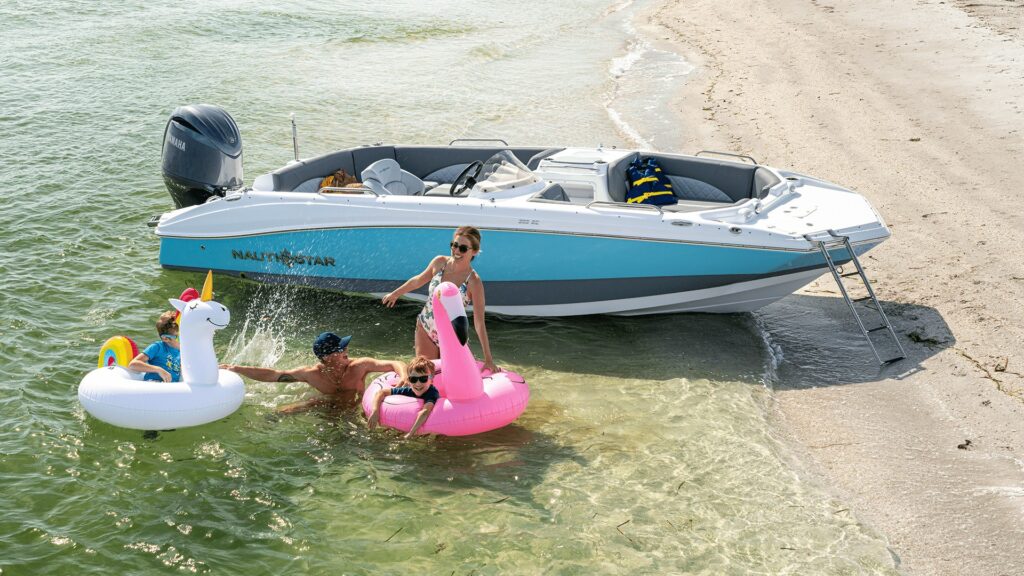 NauticStar 203SC Deck